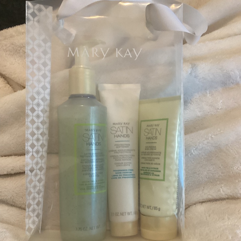 Mary Kay Satin Hands gift set